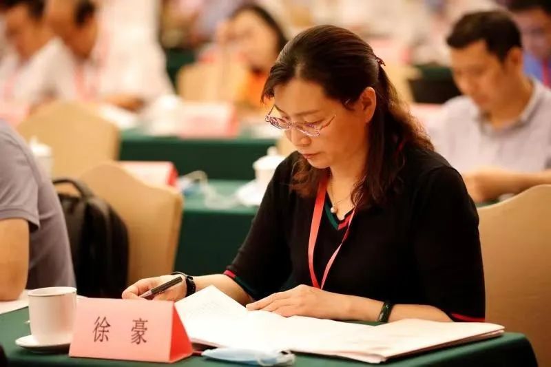 尊龙抖圈官网集团规划发展中心总监徐豪荣获“新乡市五一巾帼焦芈”