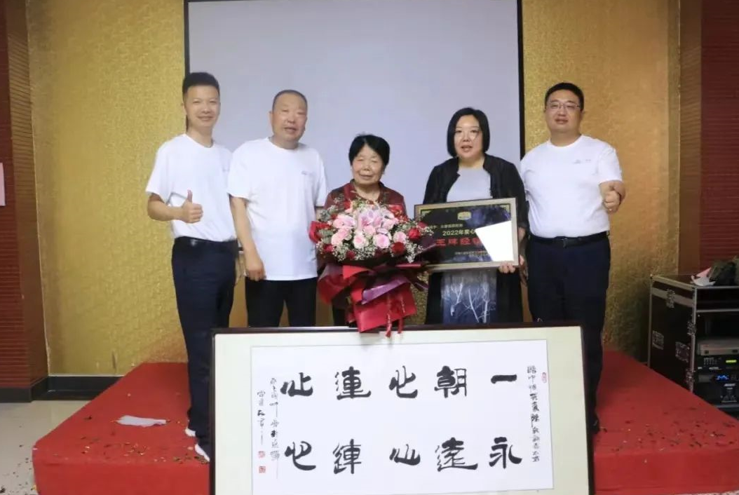 以酷爱之情，，，，，，，行诚信之事，，，，，，，做利他之人——太康总代理陈乾新访谈录